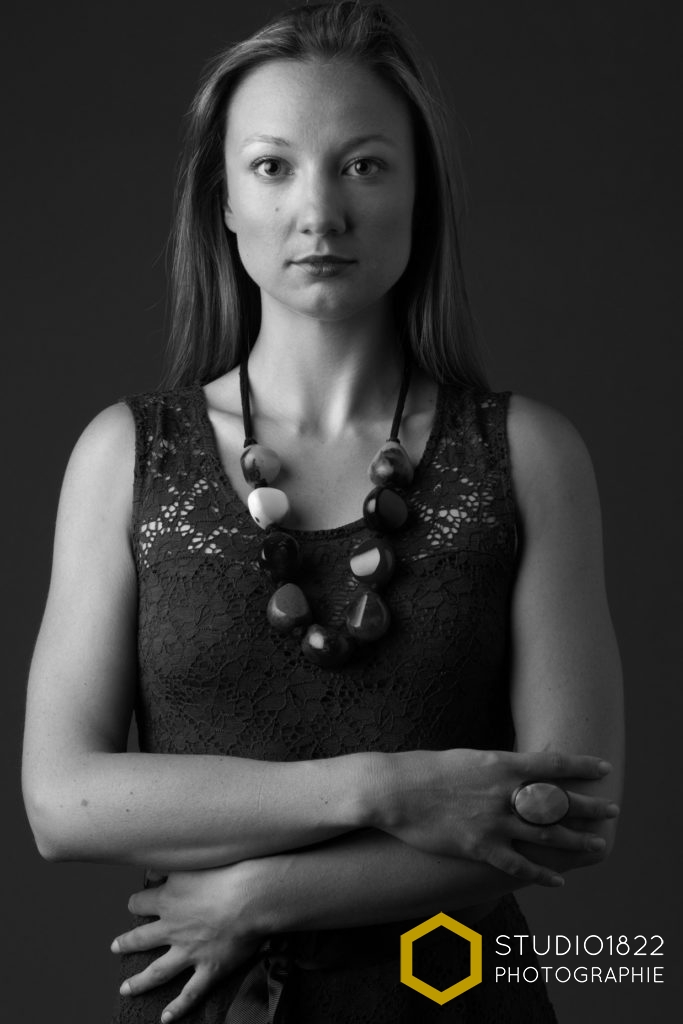 Photographe Lille portrait photo femme noir et blanc en studio