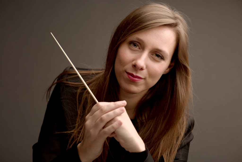 Portrait de la cheffe d'orchestre Lucie Leguay par Studio 1822 photographe pro Lille