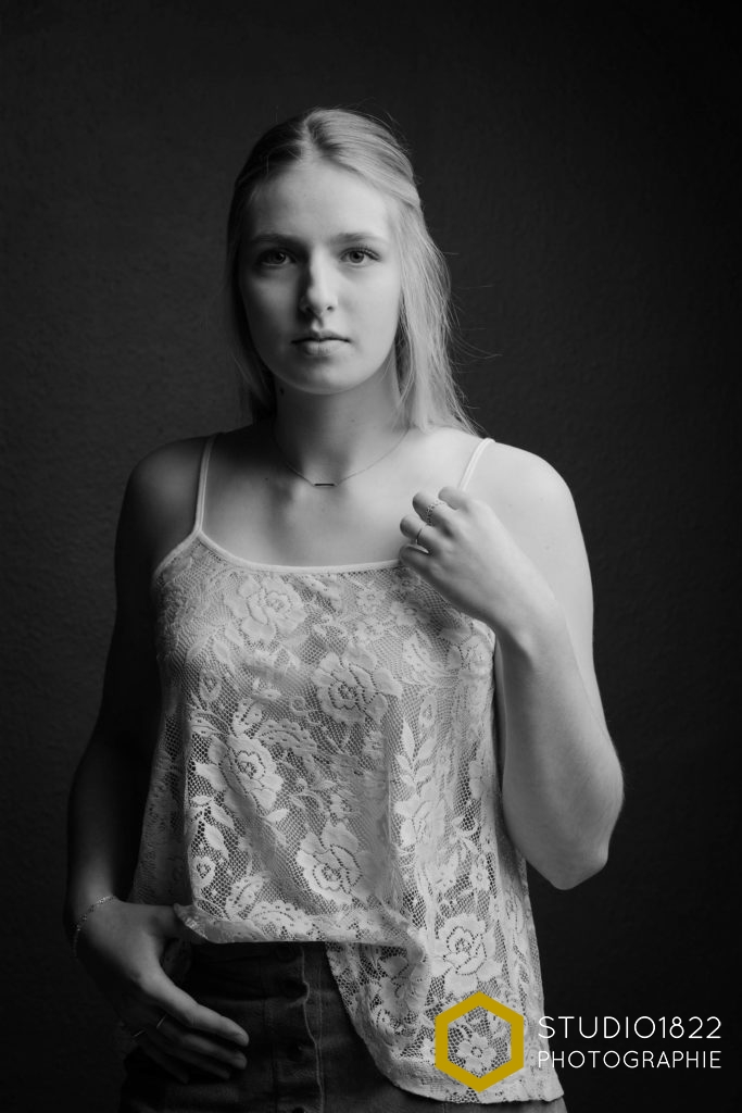 Photographe Lille portrait de Coline au Studio1822