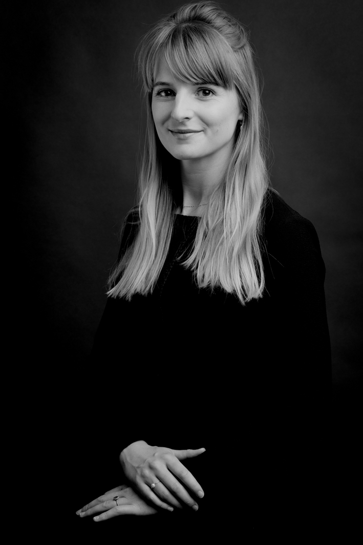 portrait-avocate-noir-et-blanc Portrait institutionnel en noir et blanc