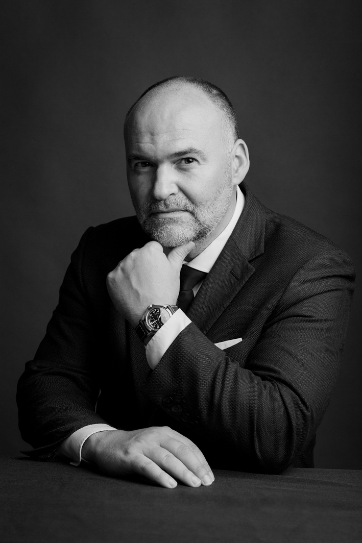 portrait-dirigeant-noir-et-blanc Portrait pro en noir et blanc studio 1822 photographie