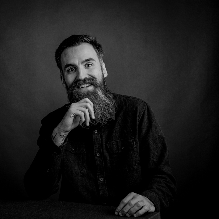 portrait-homme-noir-et-blanc Portrait en noir et blanc d'un homme barbu