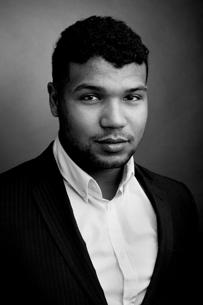 portrait-studio1822-photographe-lille Portrait en studio en noir et blanc